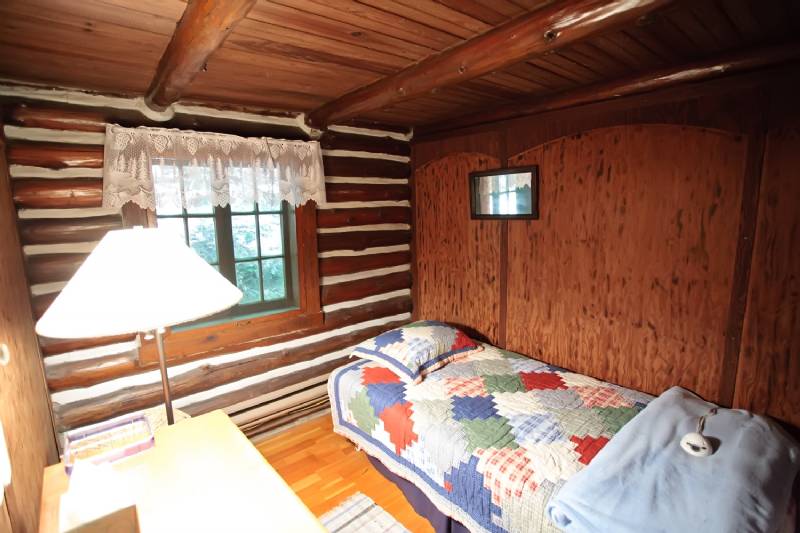 Poconos Rentals Bushkill Pristine Waterfront Log Cabin with Private
