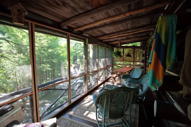 Poconos Rentals Bushkill Pristine Waterfront Log Cabin with Private