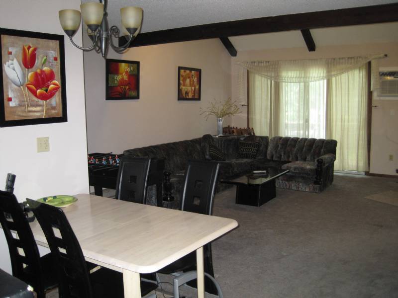 Next to Camelbeach Water Park. Townhouse sleeps 12.  Sat TV