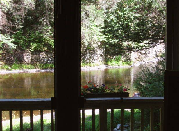 Bushkill Log Cabin - Waterfront with Private Beach
